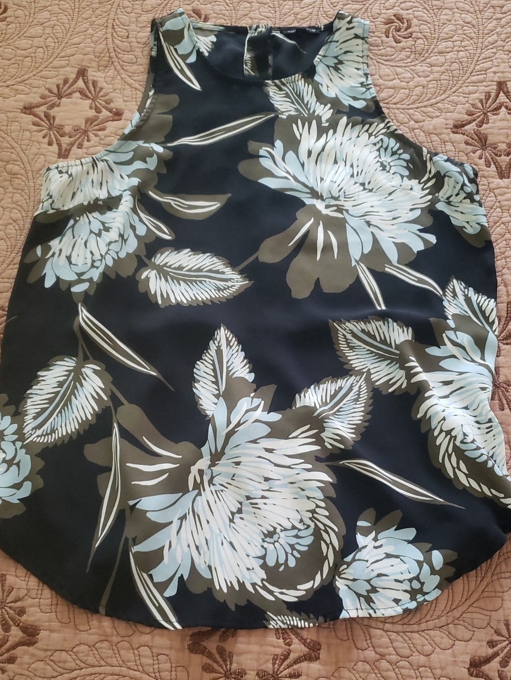 Who What Wear Sleeveless Top M